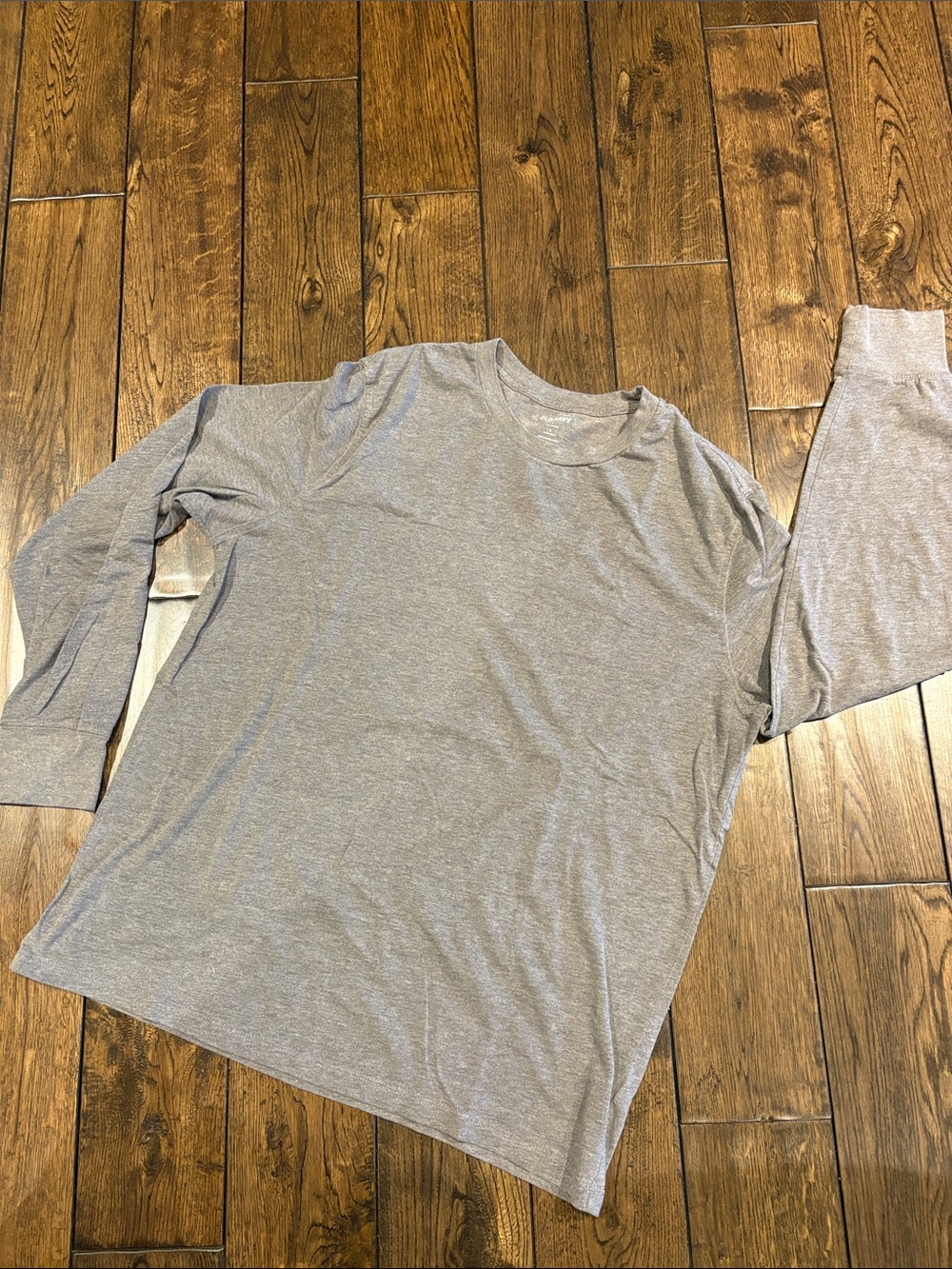 Old Navy Gray V-Neck Long Sleeve Tee